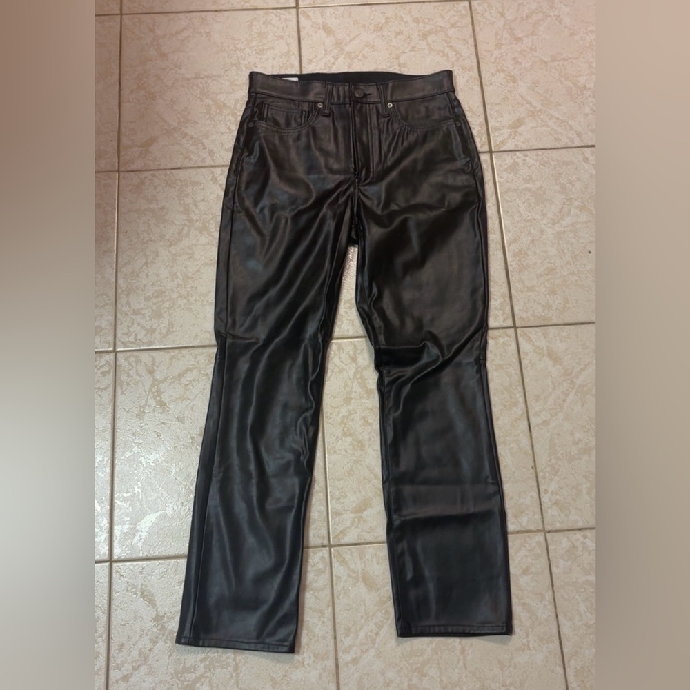 GAP Black Slim Jeans Sleek and Stylish